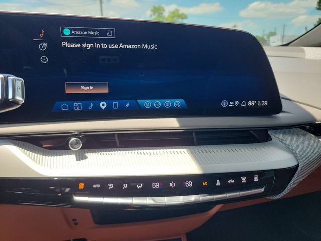 Certified 2025 Cadillac Optiq Luxury 2 AWD/4WD image 12