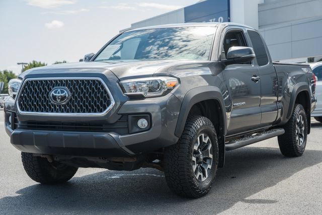 Used 2018 Toyota Tacoma TRD Off-Road w/ Four Season Floor Mat Package AWD/4WD image 3