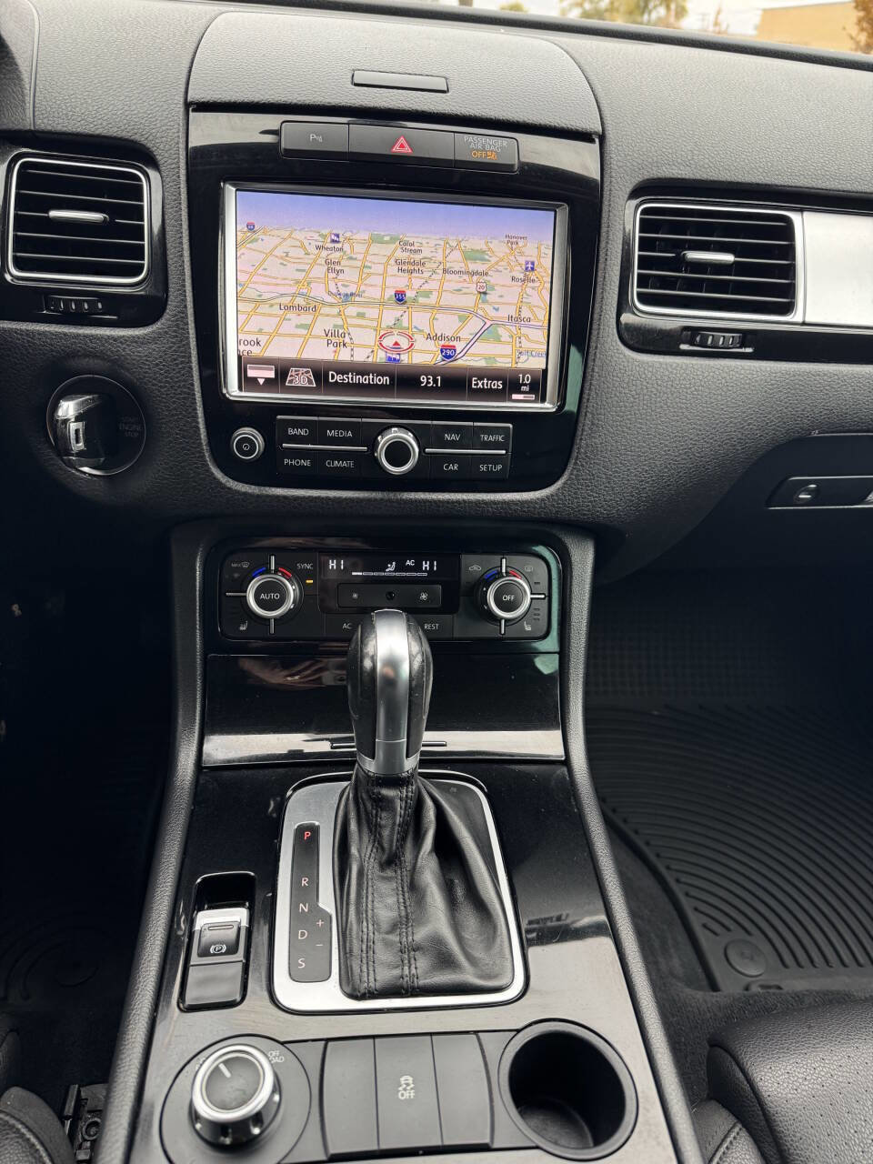 Used 2012 Volkswagen Touareg Sport image 17