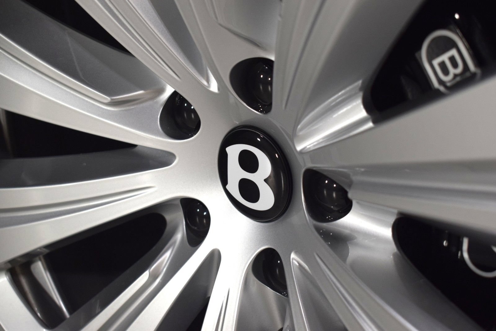 New 2026 Bentley Bentayga AWD/4WD image 19
