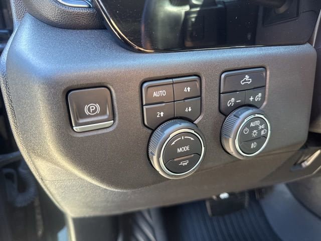 Used 2022 Chevrolet Silverado 1500 LT Trail Boss w/ Convenience Package II AWD/4WD image 16