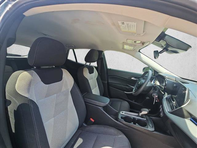 Used 2025 Chevrolet Trax LS w/ LS Convenience Package FWD image 19