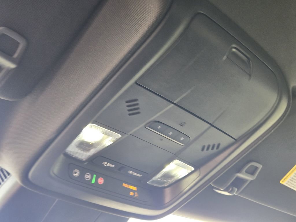 Used 2025 Cadillac XT4 Premium Luxury image 33