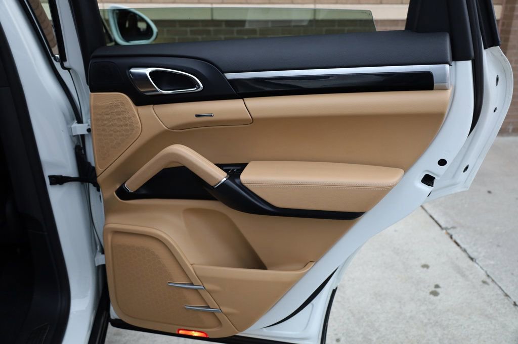Used 2016 Porsche Cayenne image 20