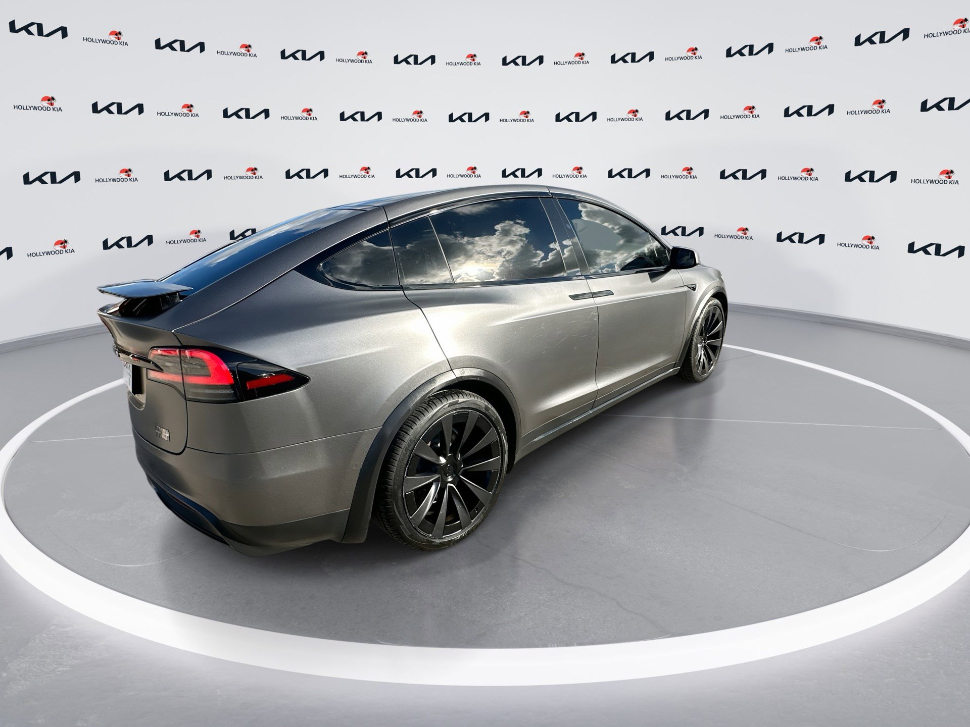 Used 2022 Tesla Model X Plaid image 8