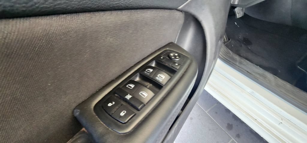 Used 2016 Chrysler 200 Limited FWD image 11