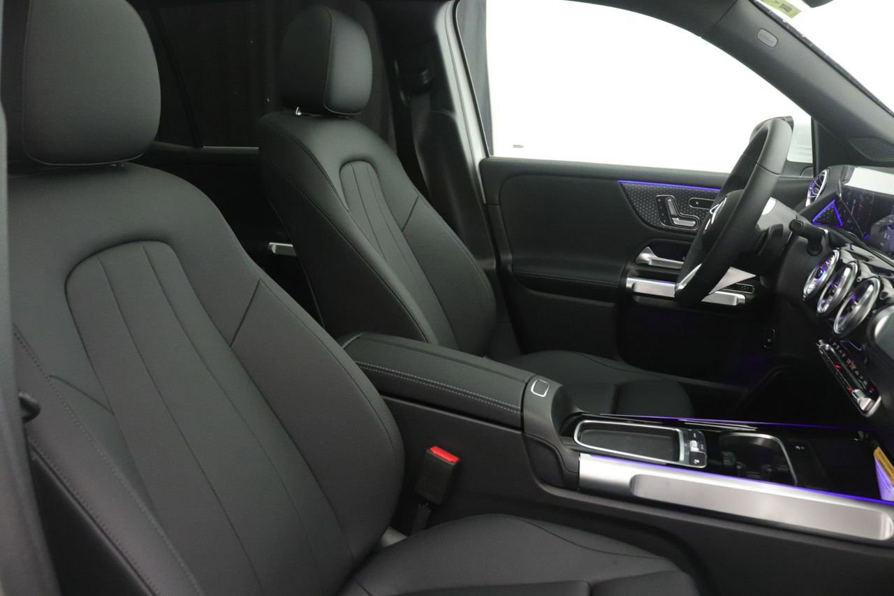 New 2026 Mercedes-Benz GLB 250 image 9