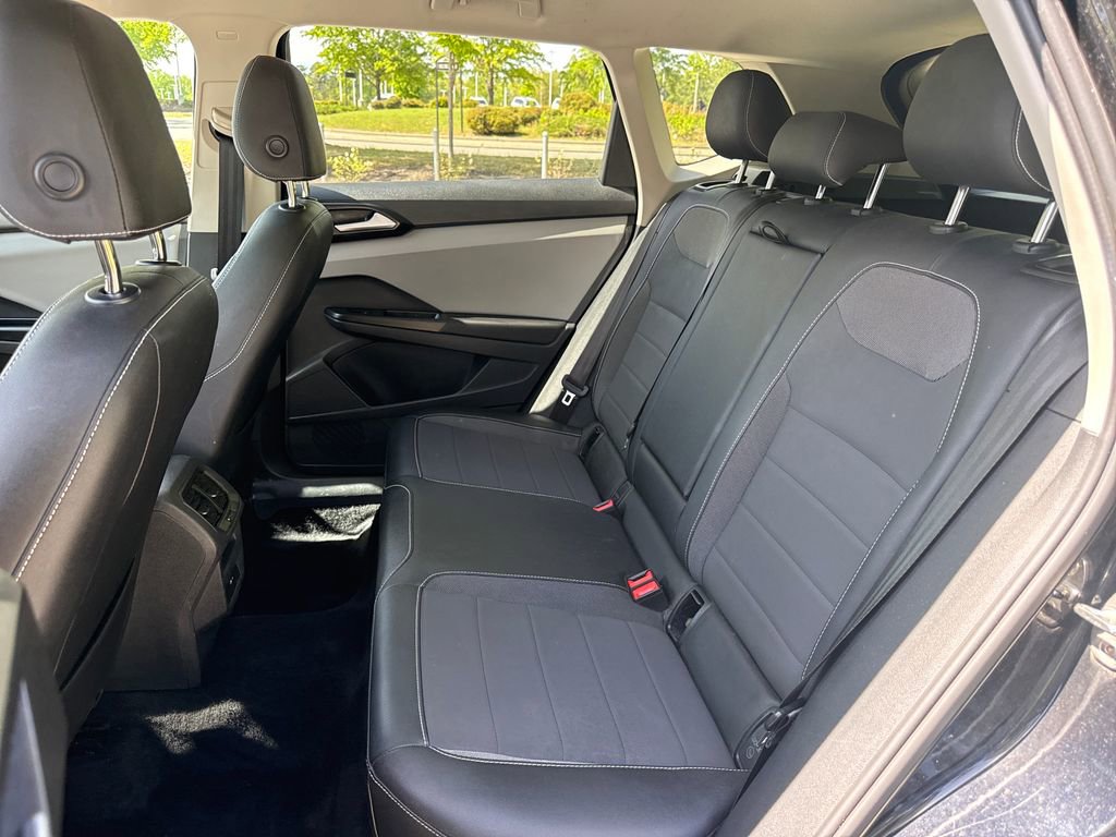 Used 2022 Volkswagen Taos SE image 30