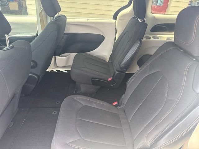 Used 2019 Chrysler Pacifica Touring Plus w/ Advanced Safetytec Group FWD image 14
