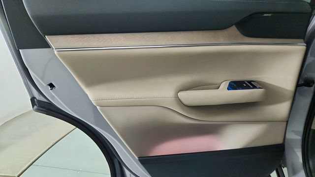 New 2026 Volvo EX90 Plus AWD/4WD image 27