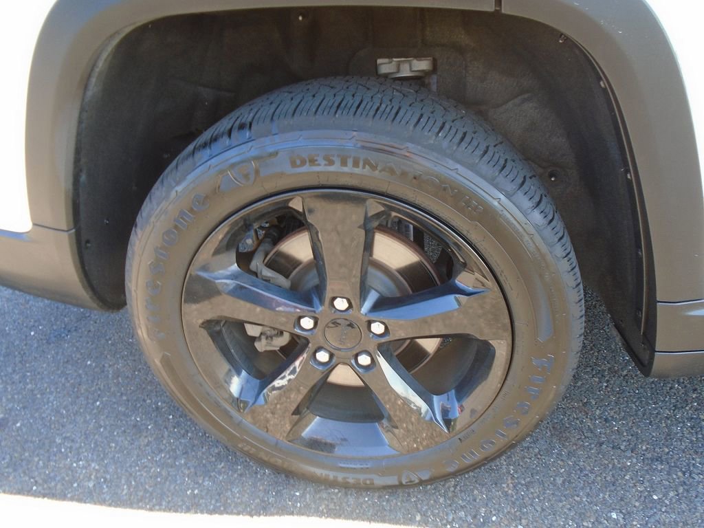 Certified 2023 Jeep Grand Cherokee L Laredo image 19