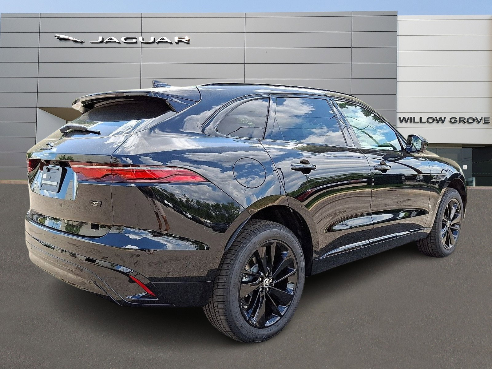 New 2026 Jaguar F-PACE R-Dynamic S image 2