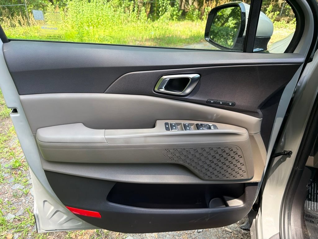 Used 2026 Kia Carnival EX FWD image 17