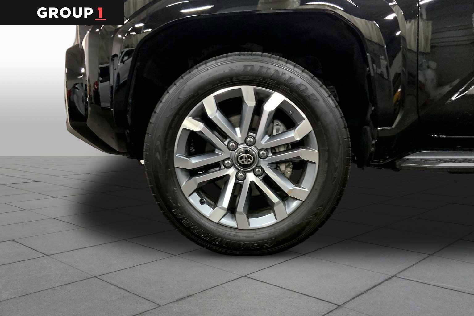 Used 2025 Toyota 4Runner Limited AWD/4WD image 11