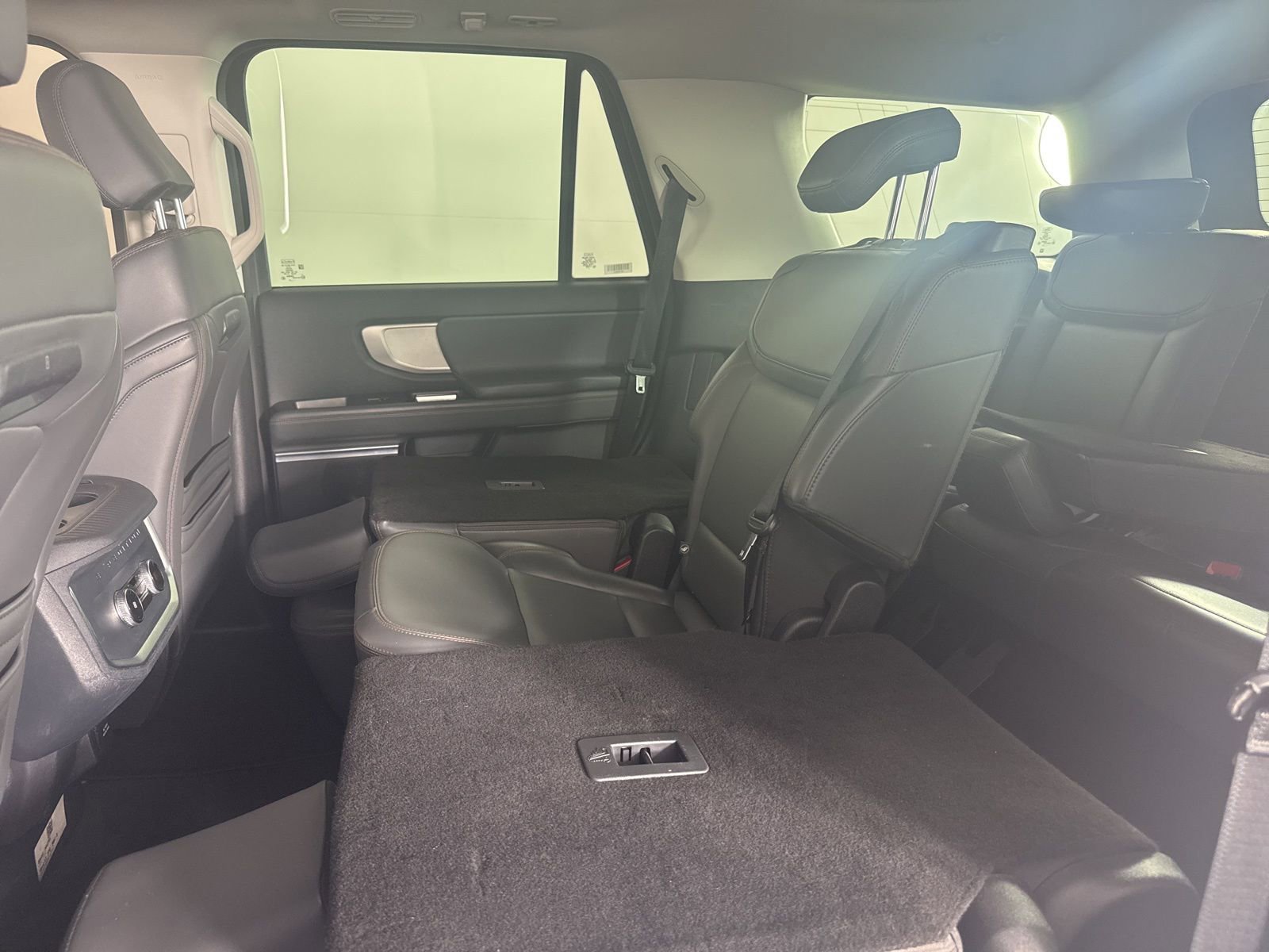 Used 2025 Ford Expedition Active image 12