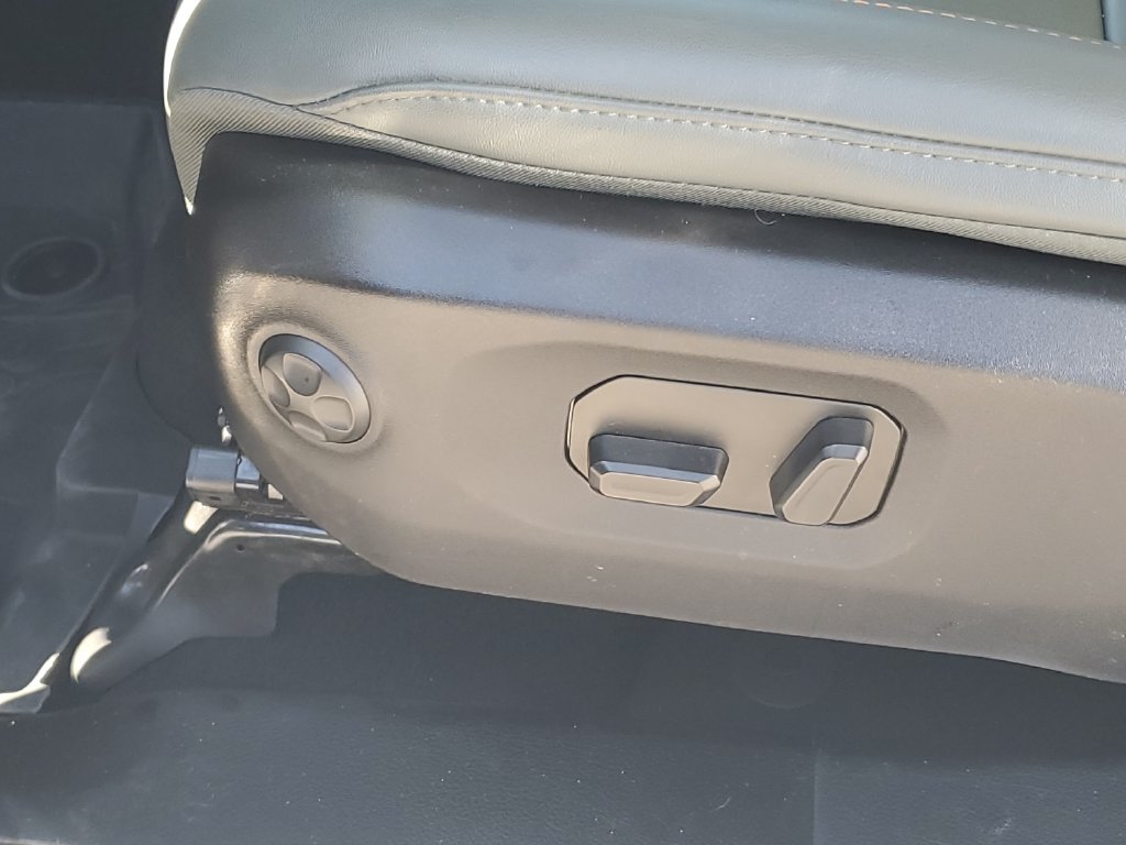 Used 2025 Jeep Gladiator Mojave AWD/4WD image 17