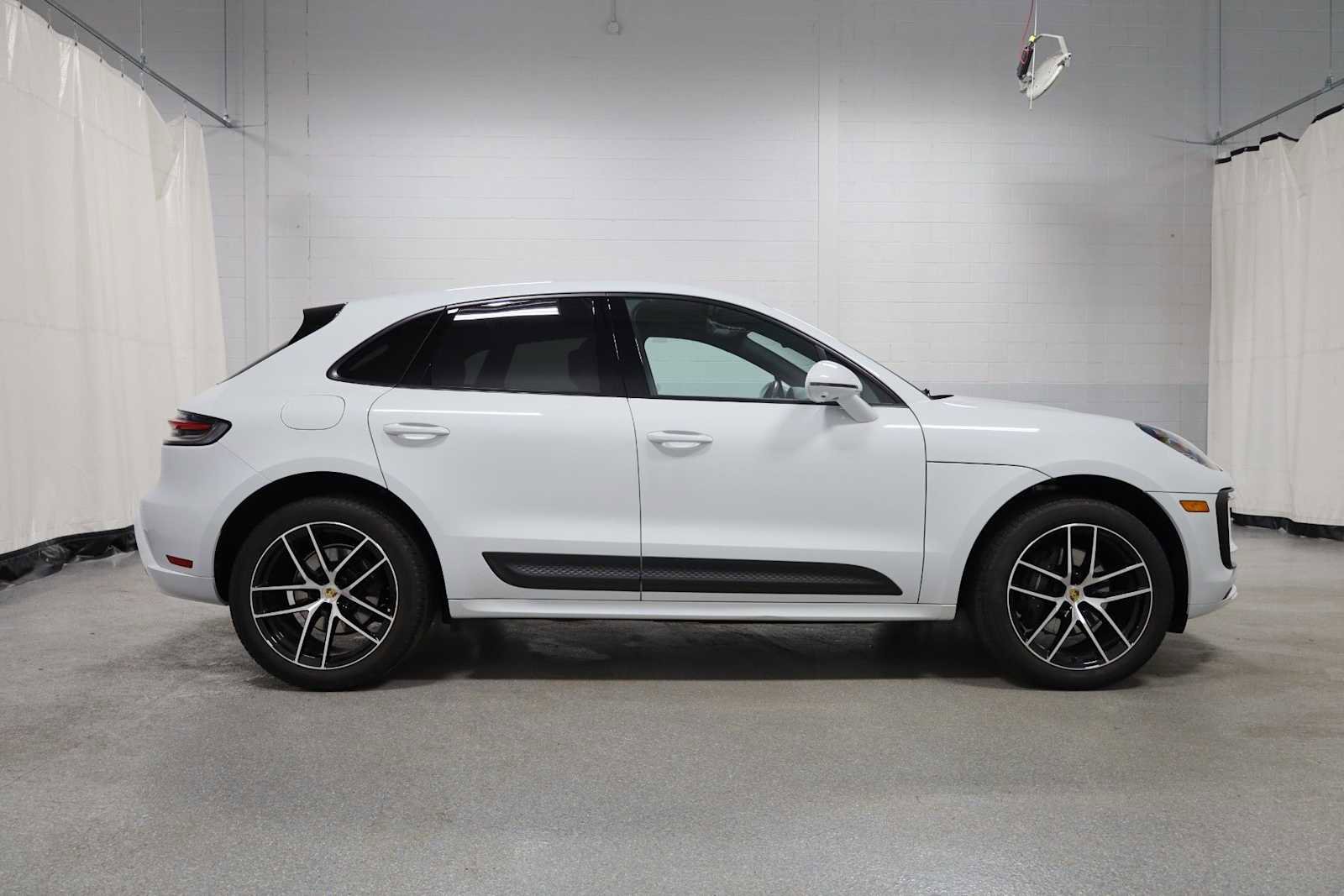 Certified 2023 Porsche Macan Turbo AWD/4WD image 10