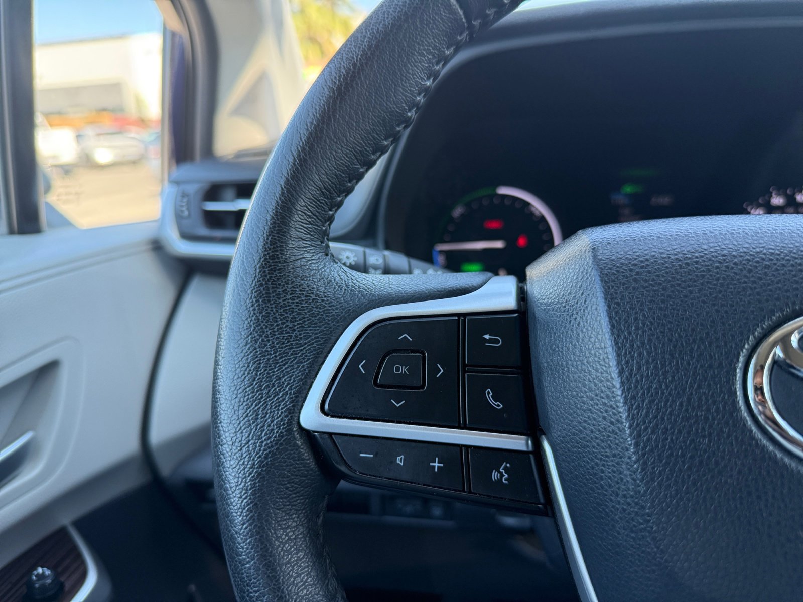 Used 2022 Toyota Sienna XLE image 15