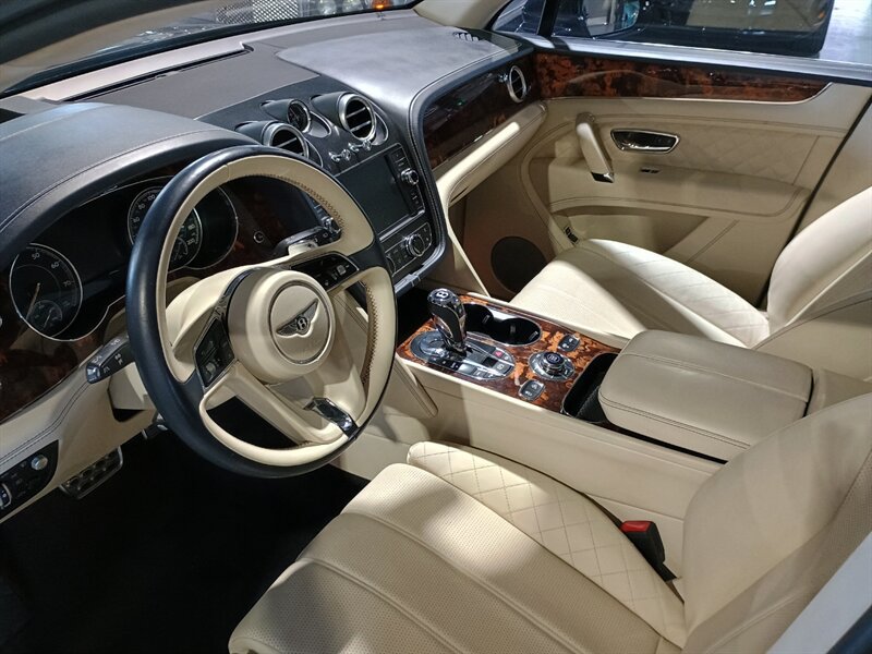 Used 2017 Bentley Bentayga AWD/4WD image 15