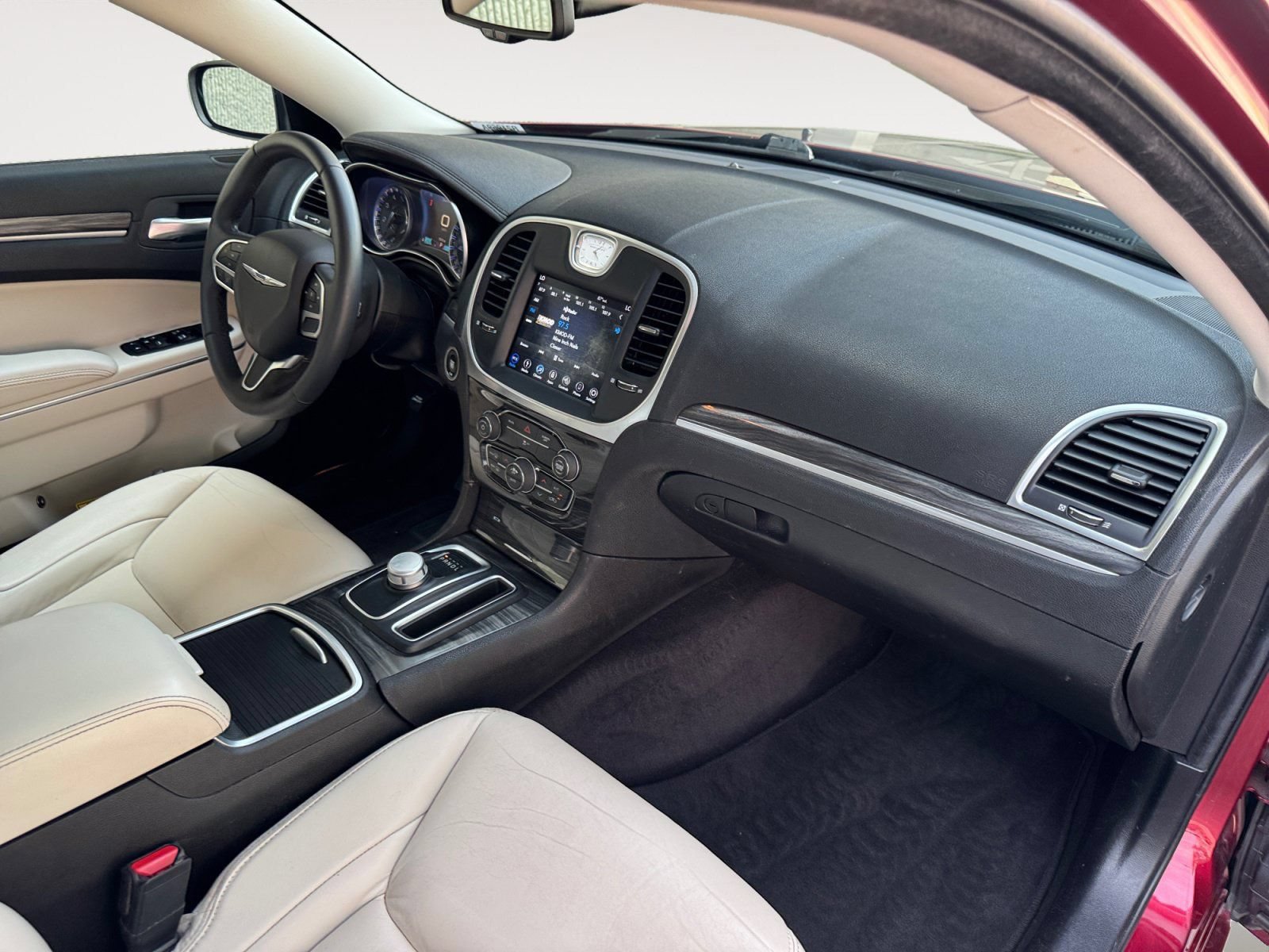 Used 2018 Chrysler 300 Touring L RWD image 15