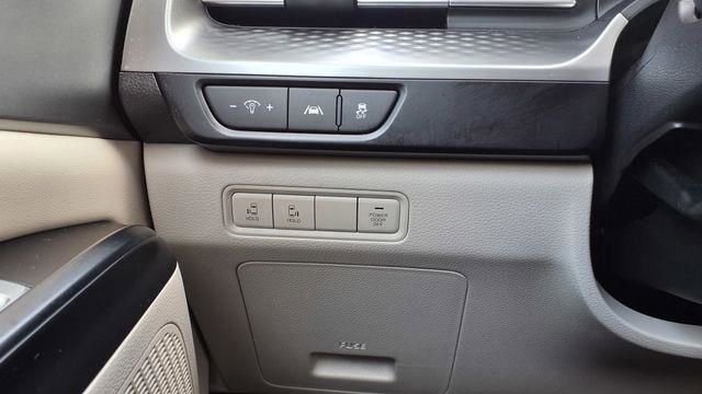 Used 2024 Kia Carnival LX image 36