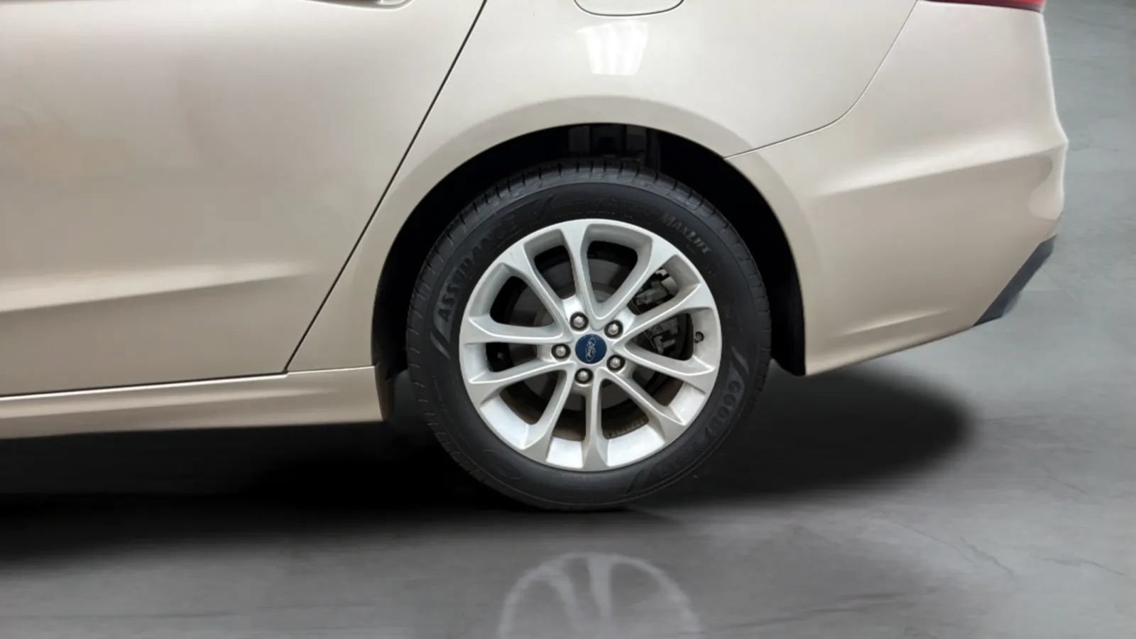 Used 2019 Ford Fusion SE FWD image 28