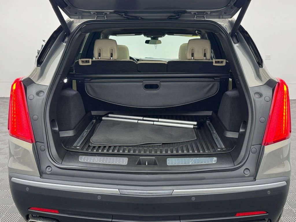 Used 2018 Cadillac XT5 Luxury w/ Driver Awareness Package image 10