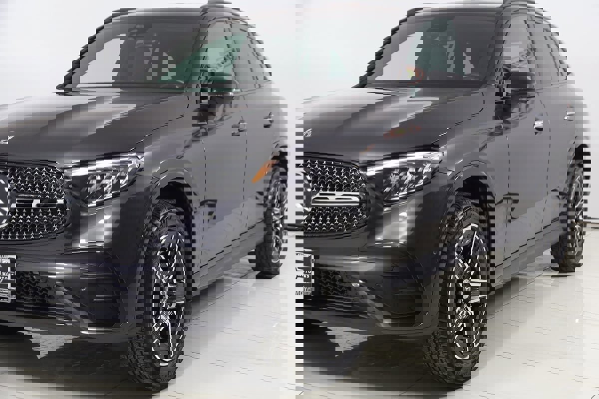 Used 2025 Mercedes-Benz GLC 300 4MATIC SUV image 61