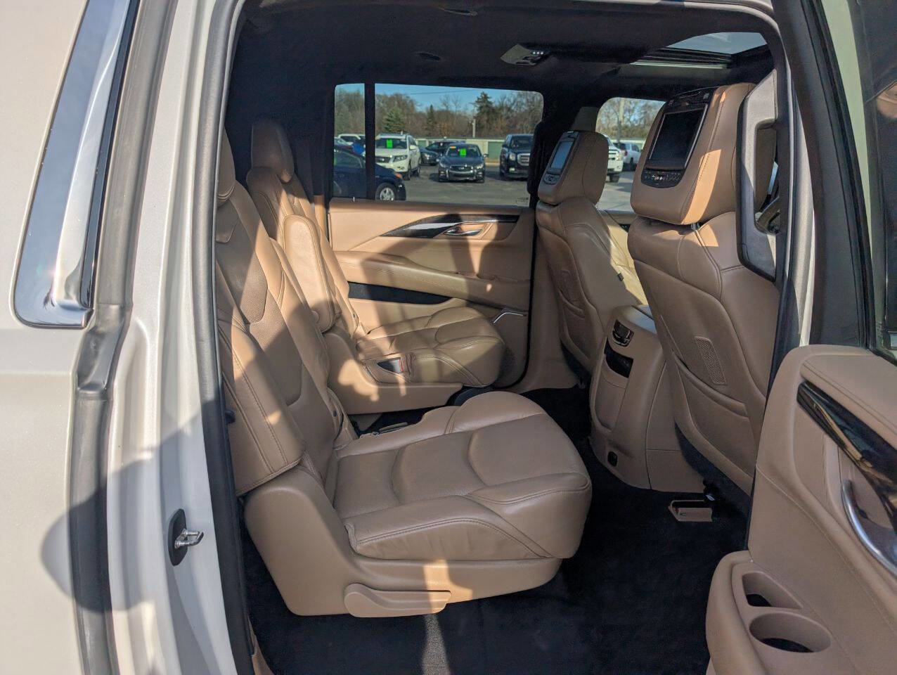 Used 2019 Cadillac Escalade ESV Platinum image 12