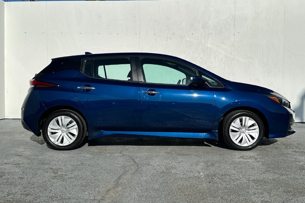 Used 2025 Nissan Leaf S FWD image 2