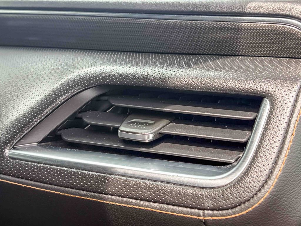 Used 2022 GMC Yukon XL AT4 image 39