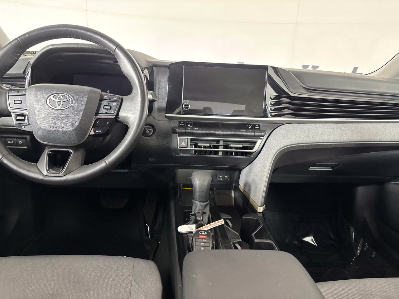 Used 2025 Toyota Camry LE w/ Convenience Package FWD image 22