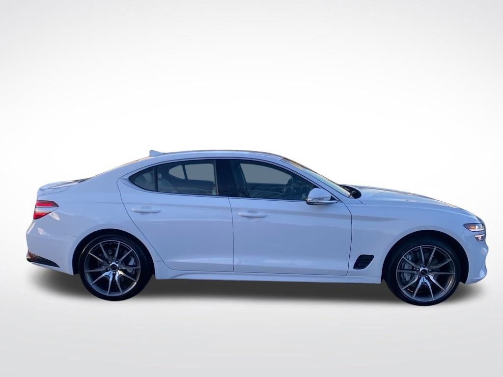 Used 2025 Genesis G70 2.5T image 8