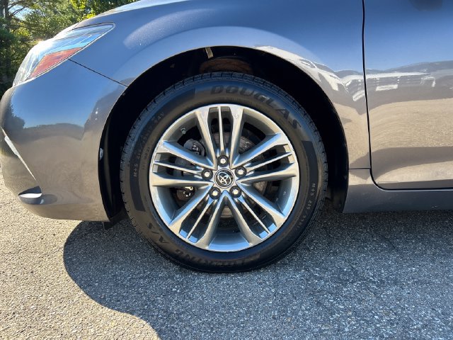 Used 2017 Toyota Camry SE w/ Moonroof Package FWD image 11