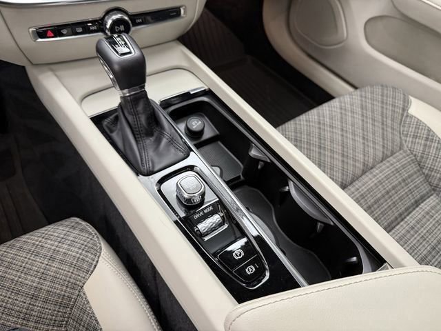 Used 2021 Volvo S60 T5 Momentum w/ Premium Package image 23