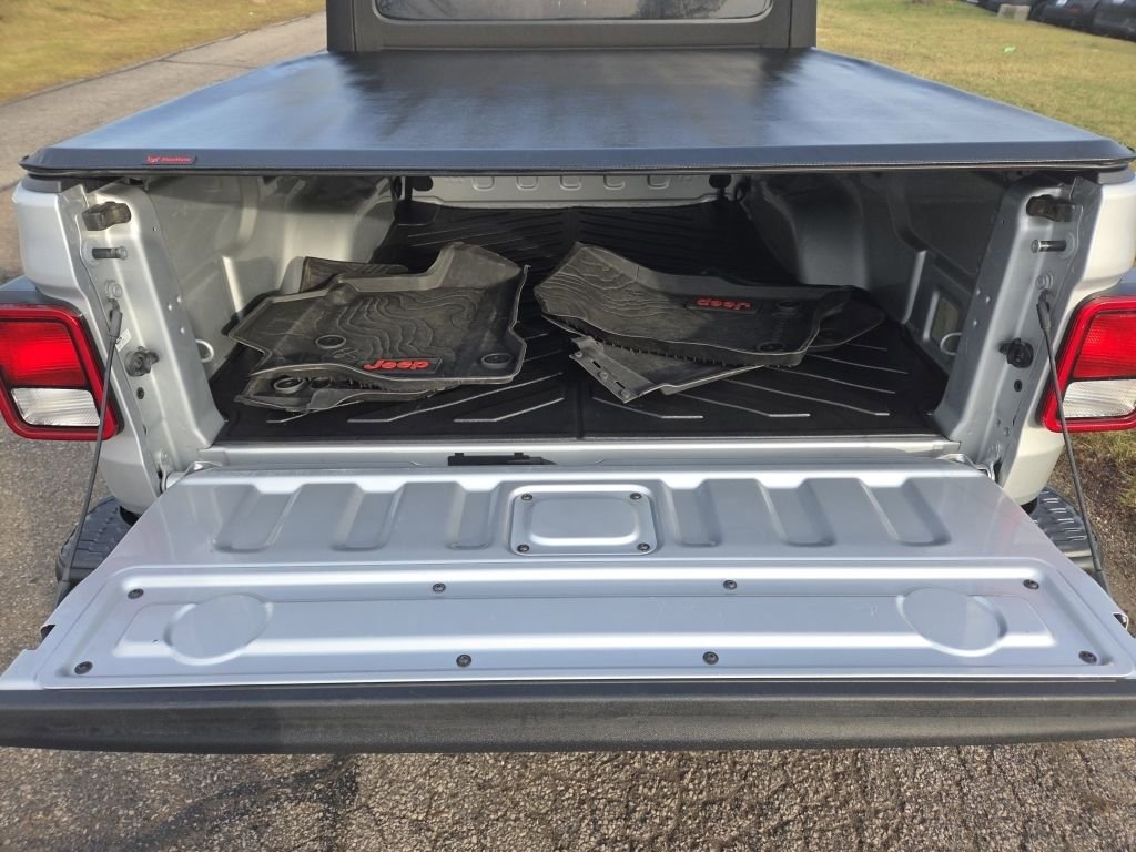 Used 2023 Jeep Gladiator Rubicon image 16