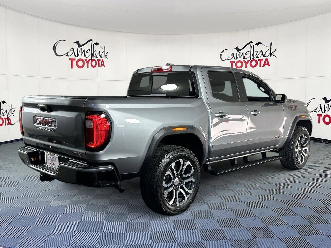 Used 2023 GMC Canyon AT4 w/ AT4 Premium Package AWD/4WD image 8