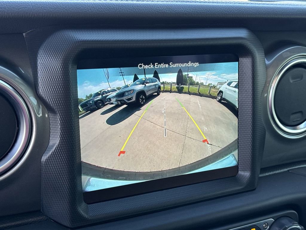 Used 2022 Jeep Wrangler Unlimited Sahara AWD/4WD image 18