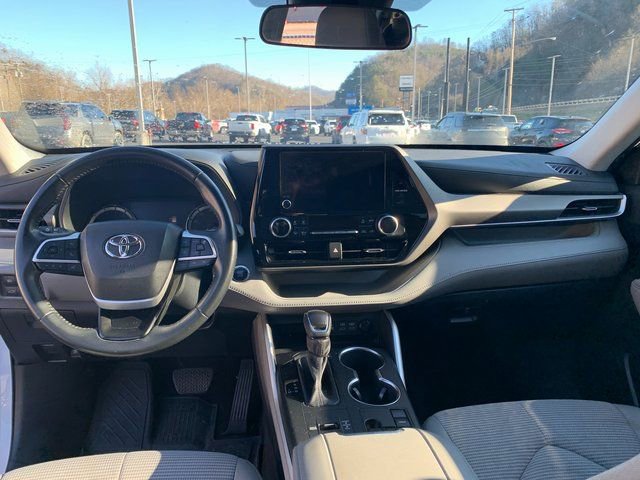 Used 2023 Toyota Highlander LE image 11