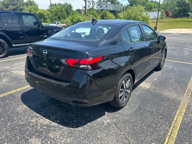 Used 2025 Nissan Versa SV FWD image 4