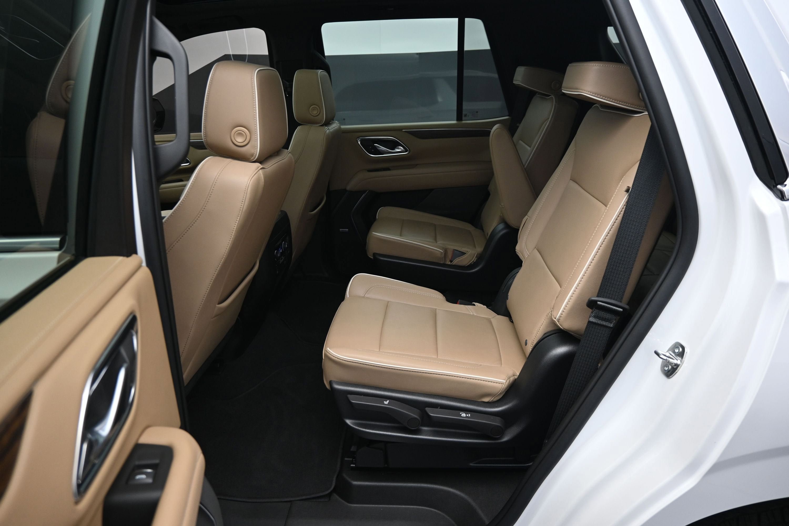 Used 2023 Chevrolet Tahoe Premier AWD/4WD image 33