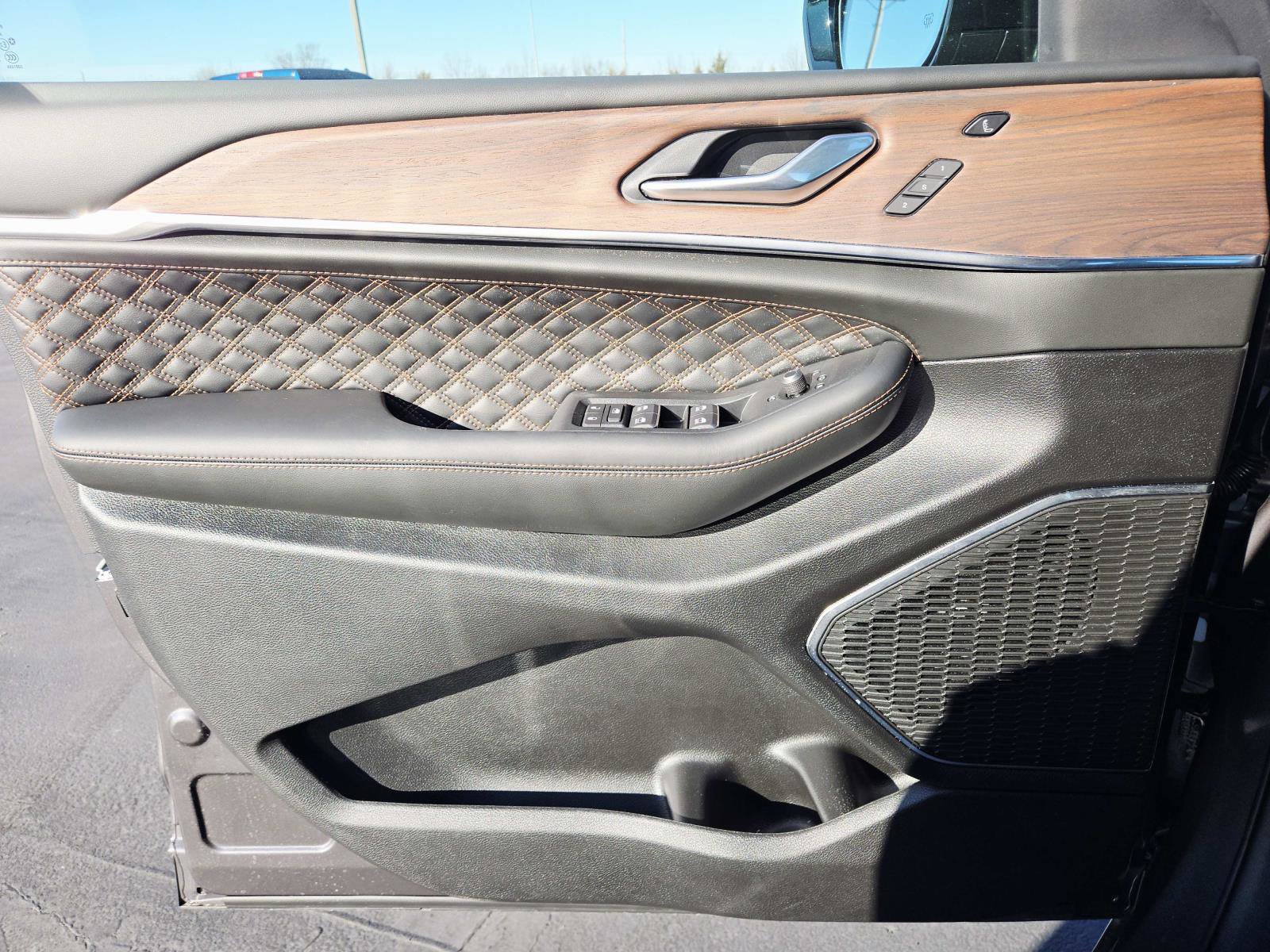 New 2025 Jeep Grand Cherokee Summit image 29