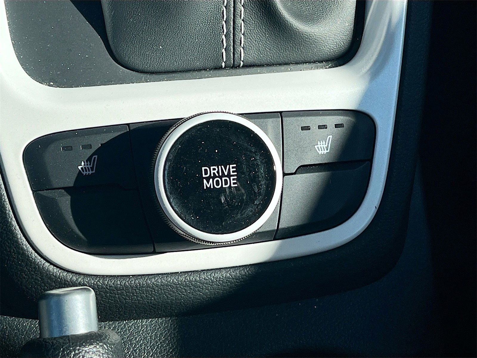 Used 2024 Hyundai Venue Limited image 21