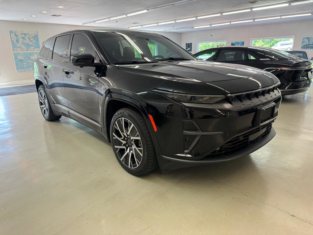 Used 2025 Jeep Wagoneer S Limited AWD/4WD image 3