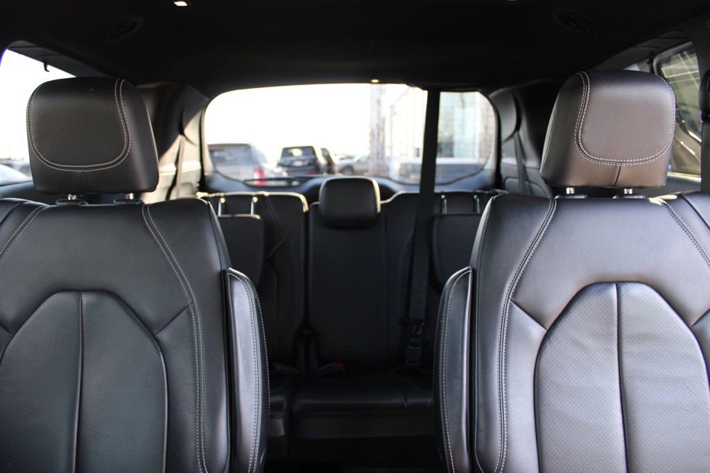 Used 2018 Chrysler Pacifica Touring-L w/ Premium Audio Group image 30