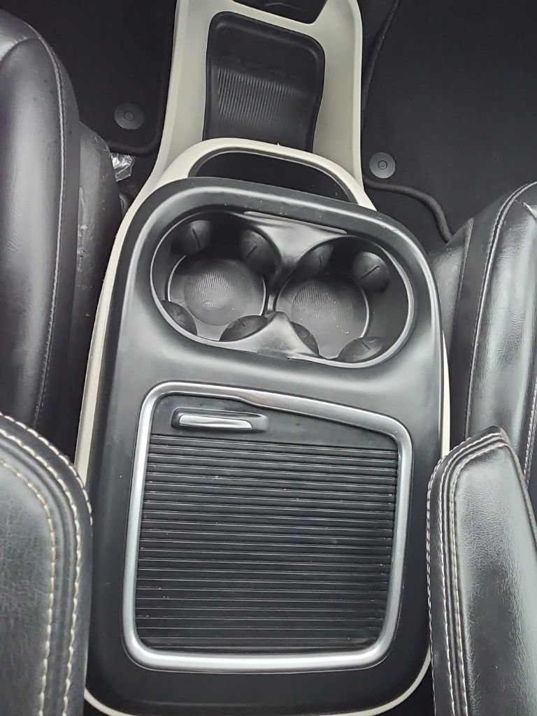 Used 2023 Chrysler Pacifica Touring-L FWD image 21