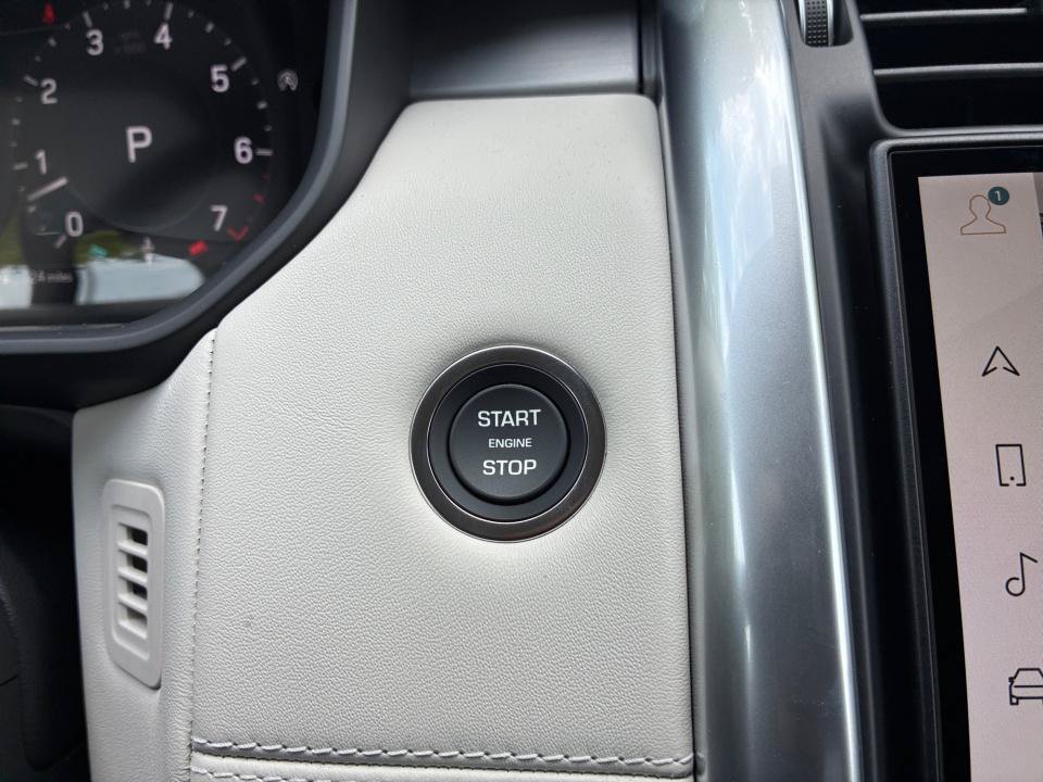 New 2026 Land Rover Discovery Limited Edition AWD/4WD image 20