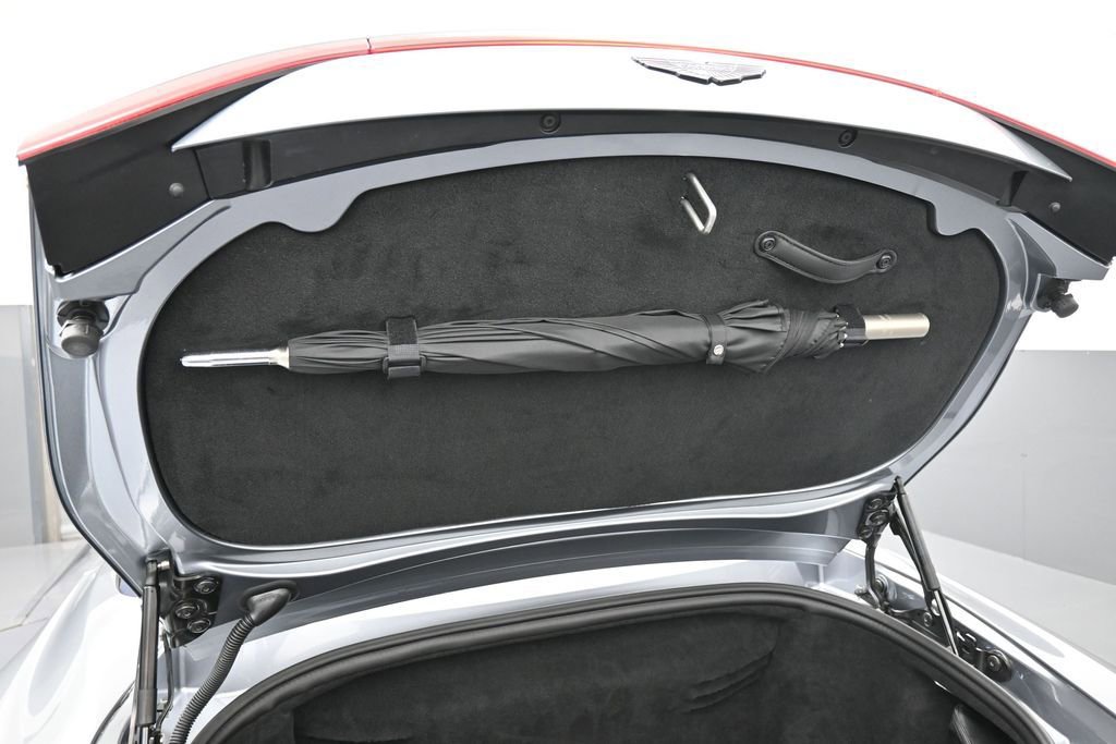 Used 2021 Aston Martin V8 Vantage Roadster RWD image 25