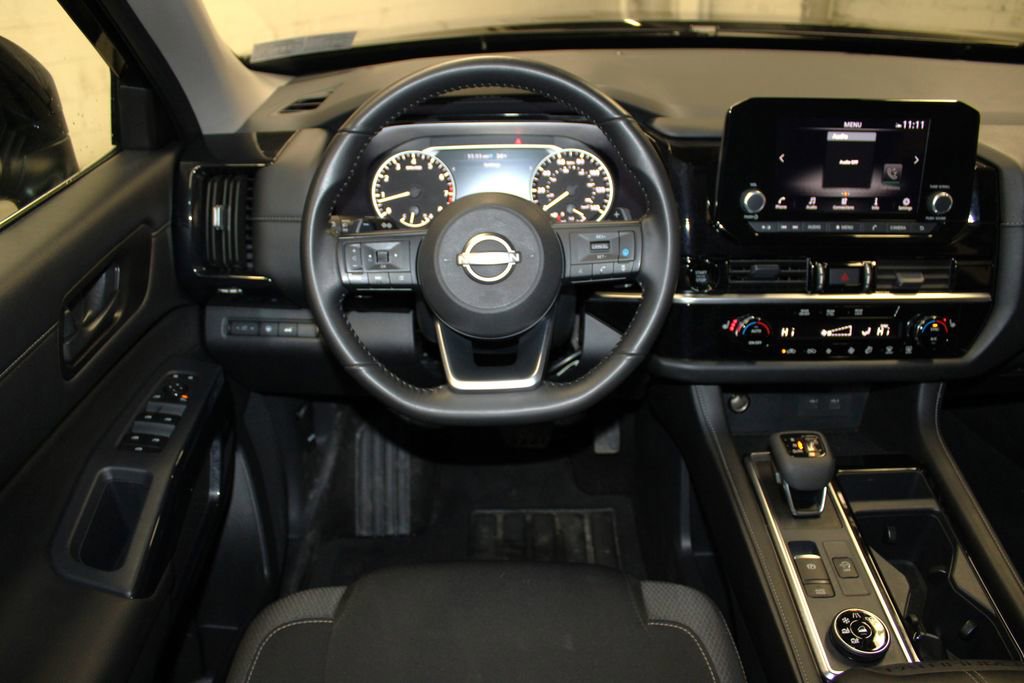 Used 2025 Nissan Pathfinder SV AWD/4WD image 13