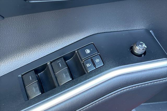 Certified 2021 Toyota Highlander XLE AWD/4WD image 13
